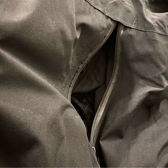 Lululemon Lightweight Water Resistant Jacket - Picture 9 of 16